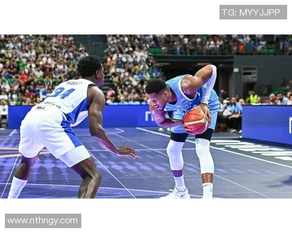 字母哥赛场小动作引发关注 球迷热议背后含义与影响